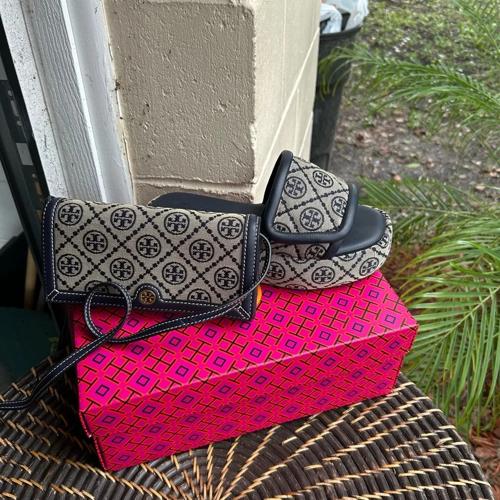 Tory Burch strap slides with crossbody wallet purse WORN ONCE - Picture 2 of 5